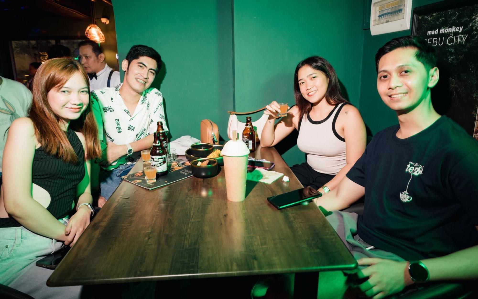 マカティ Mad Monkey Manilaホステル エクステリア 写真