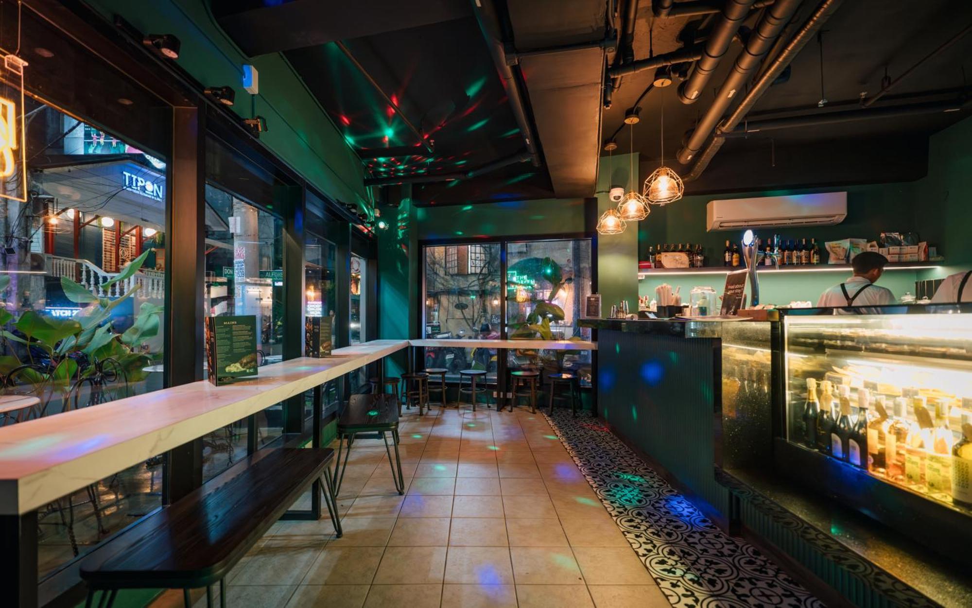 マカティ Mad Monkey Manilaホステル エクステリア 写真