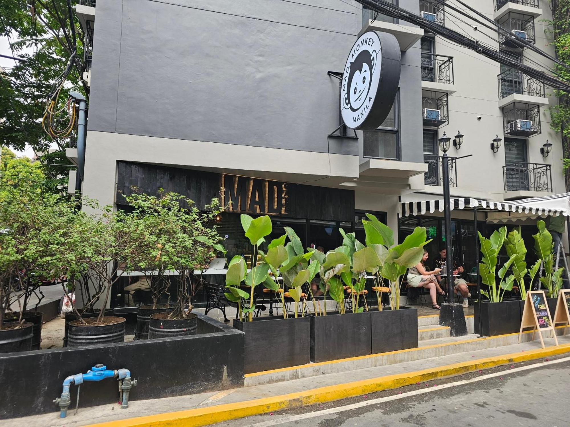 マカティ Mad Monkey Manilaホステル エクステリア 写真
