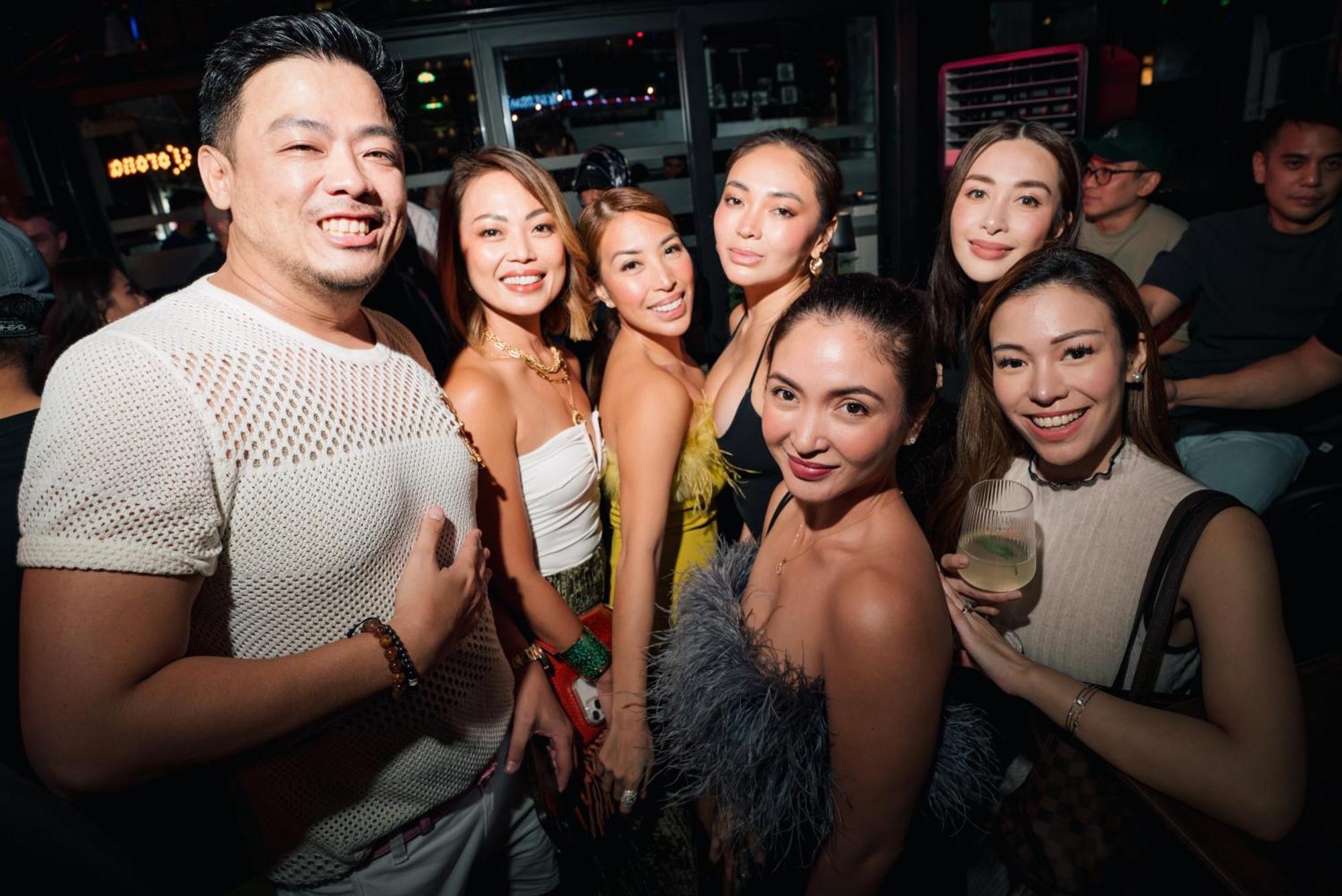 マカティ Mad Monkey Manilaホステル エクステリア 写真