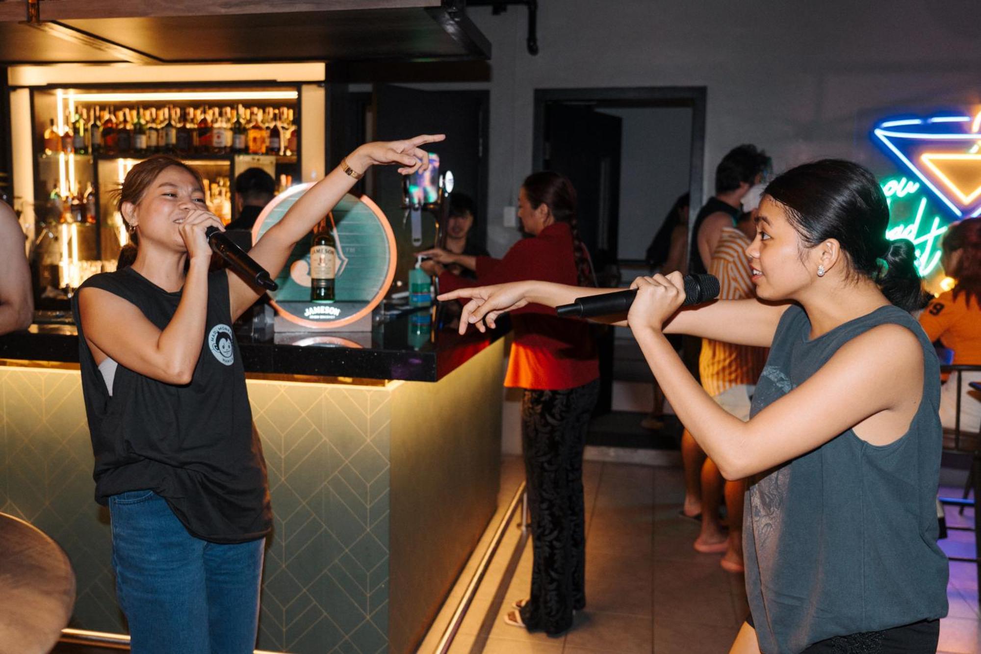 マカティ Mad Monkey Manilaホステル エクステリア 写真