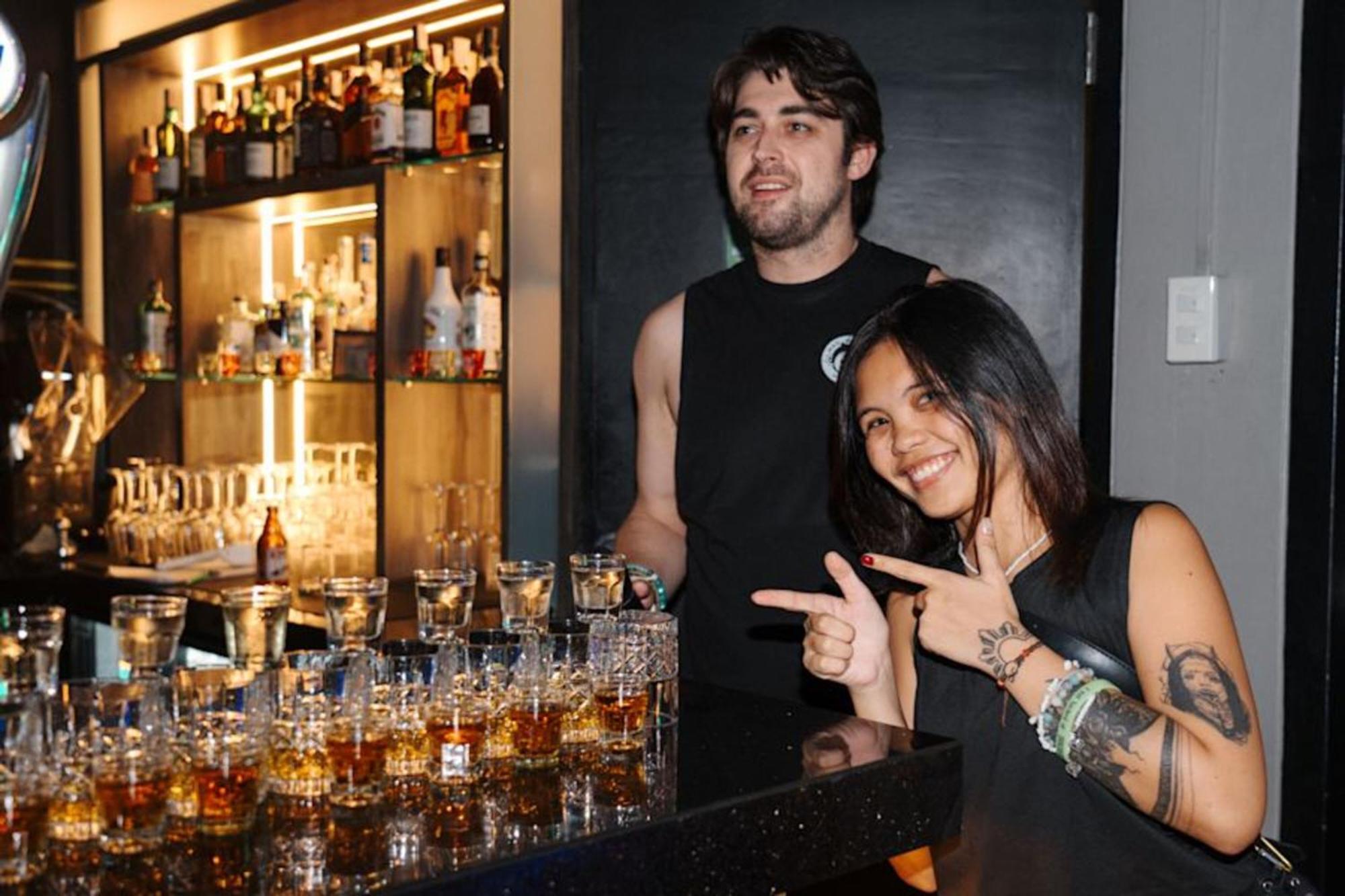 マカティ Mad Monkey Manilaホステル エクステリア 写真