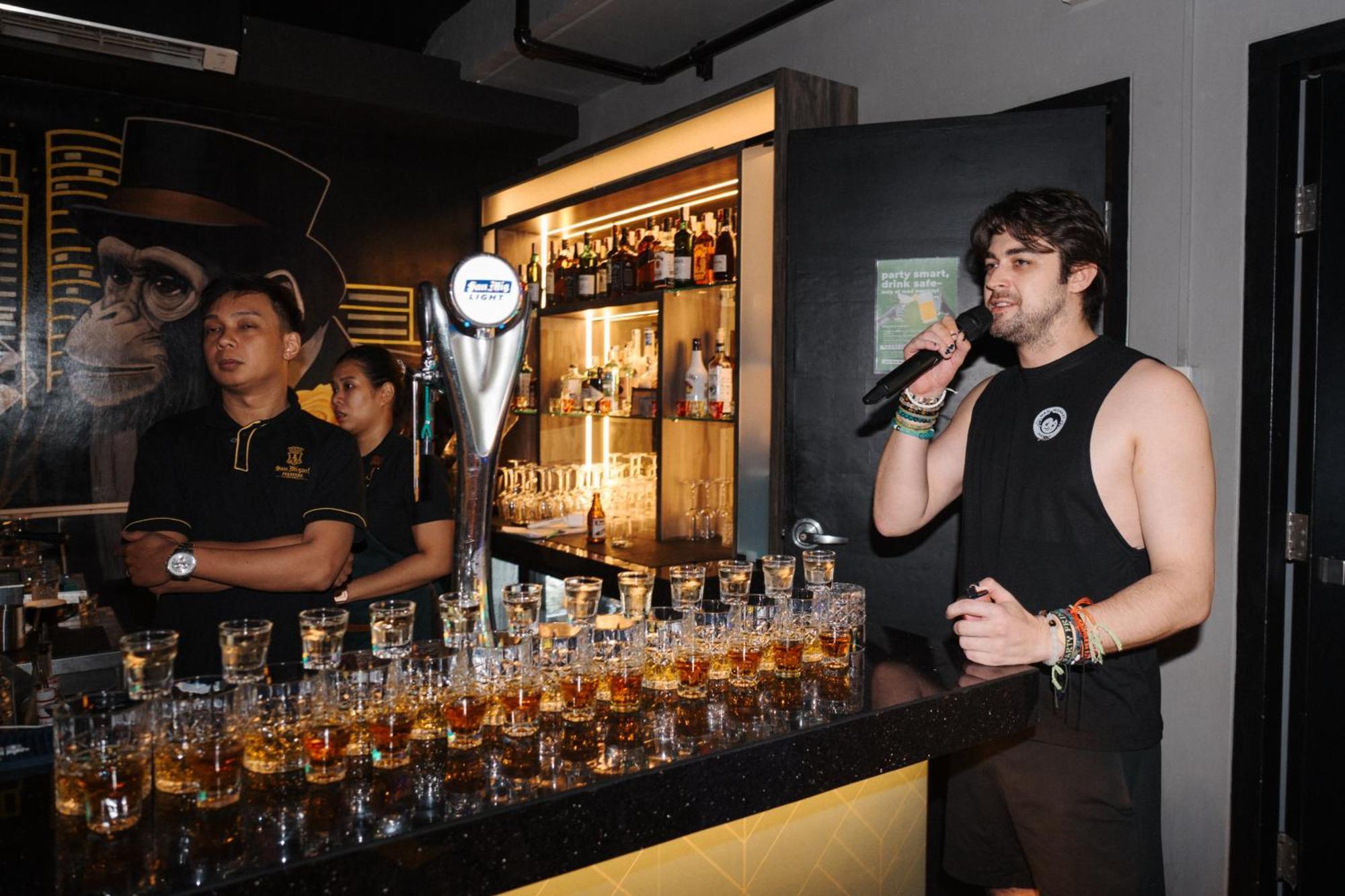 マカティ Mad Monkey Manilaホステル エクステリア 写真